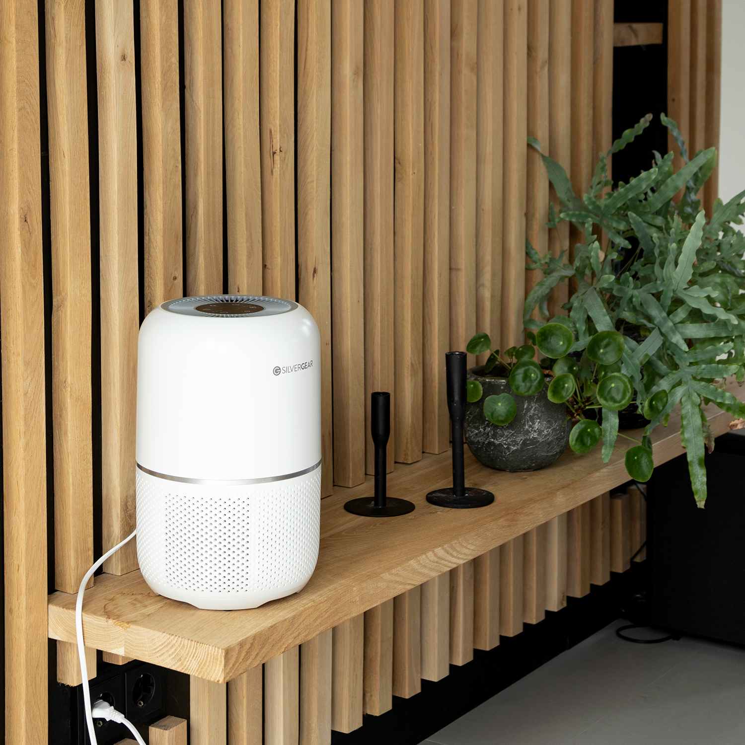 How does the air purifier work?