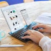 Kabellose Tastatur mit Smartphone und Tablet Halterung QWERTZ-Layout - Schwarz